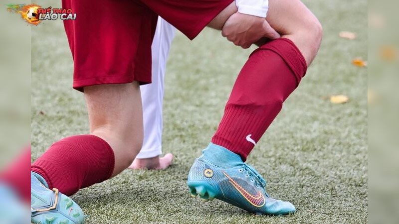 Bí quyết giảm đau sau bong gân trong bóng đá