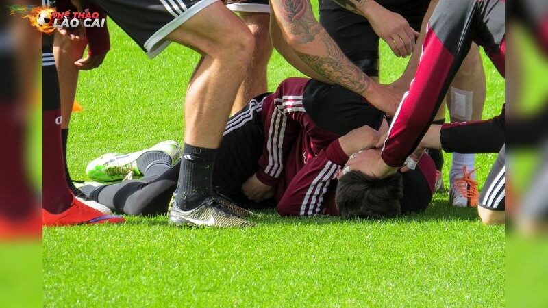 Cách phòng tránh Chấn thương háng khi đá bóng