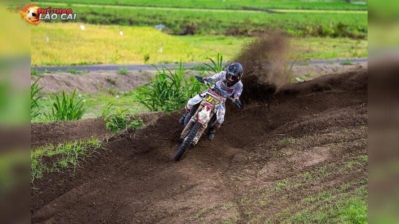 Giãn cơ khi chơi bóng đá: Những điều cần biết